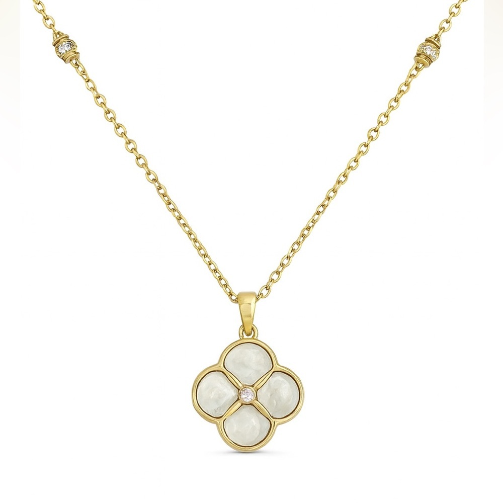 ⚜️ Elegant Gold and White Flower Pendant Necklace
